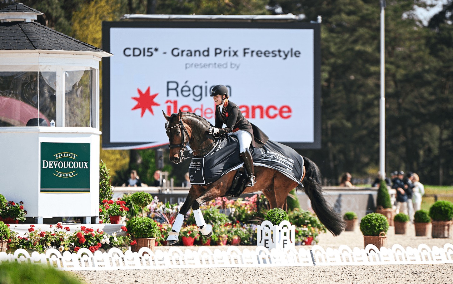 image Becky Moody (GBR) en majesté dans le Grand Prix Freestyle Région Île-de-France